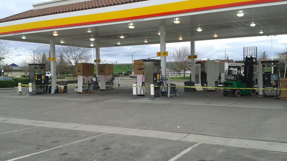 gas stations near me with air pumps